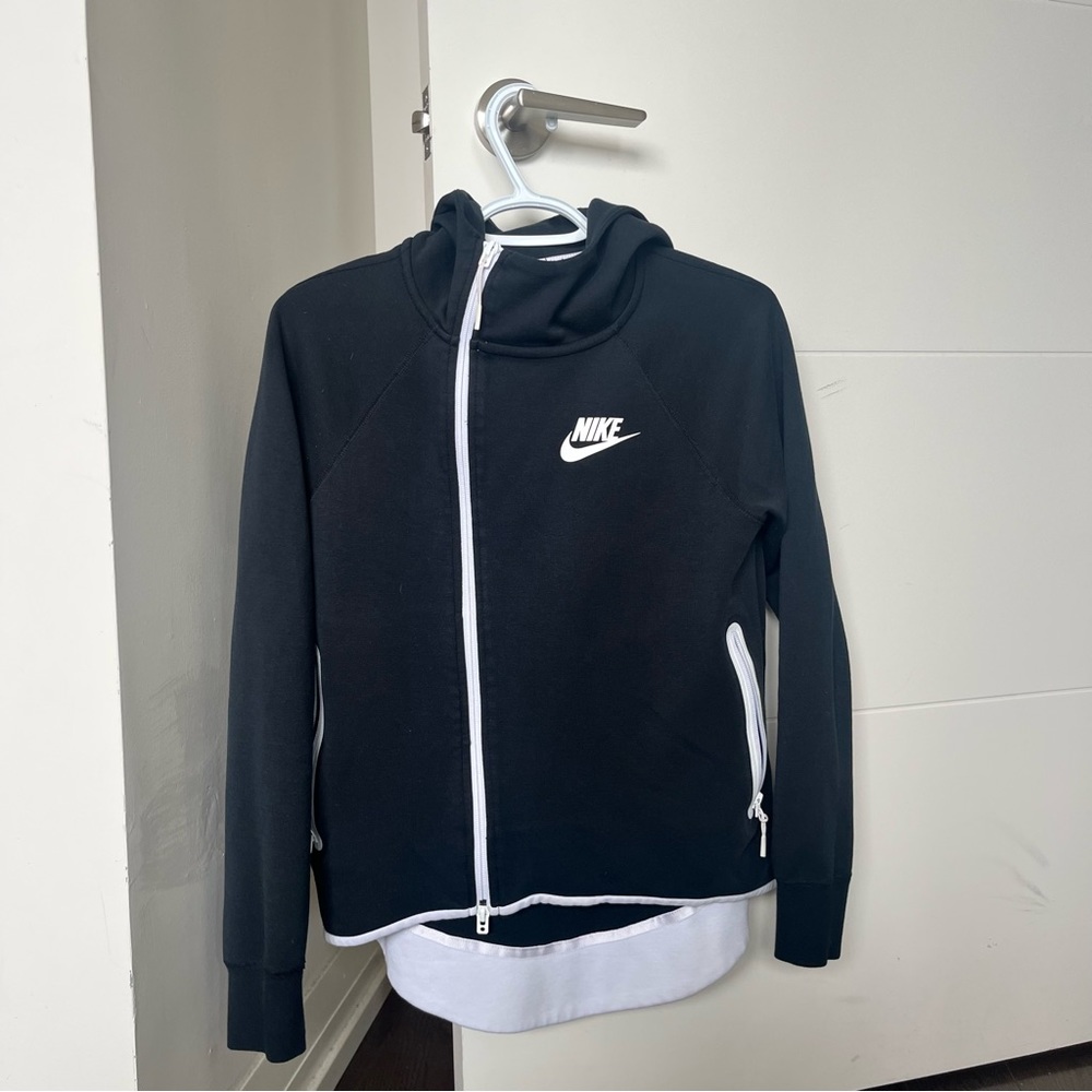 Nike Sportswear with Zipper and Hoodie